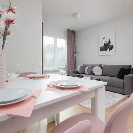 Metro Kondratowicza Warsaw Apartment With Parking By Noclegi Renters Esterno foto