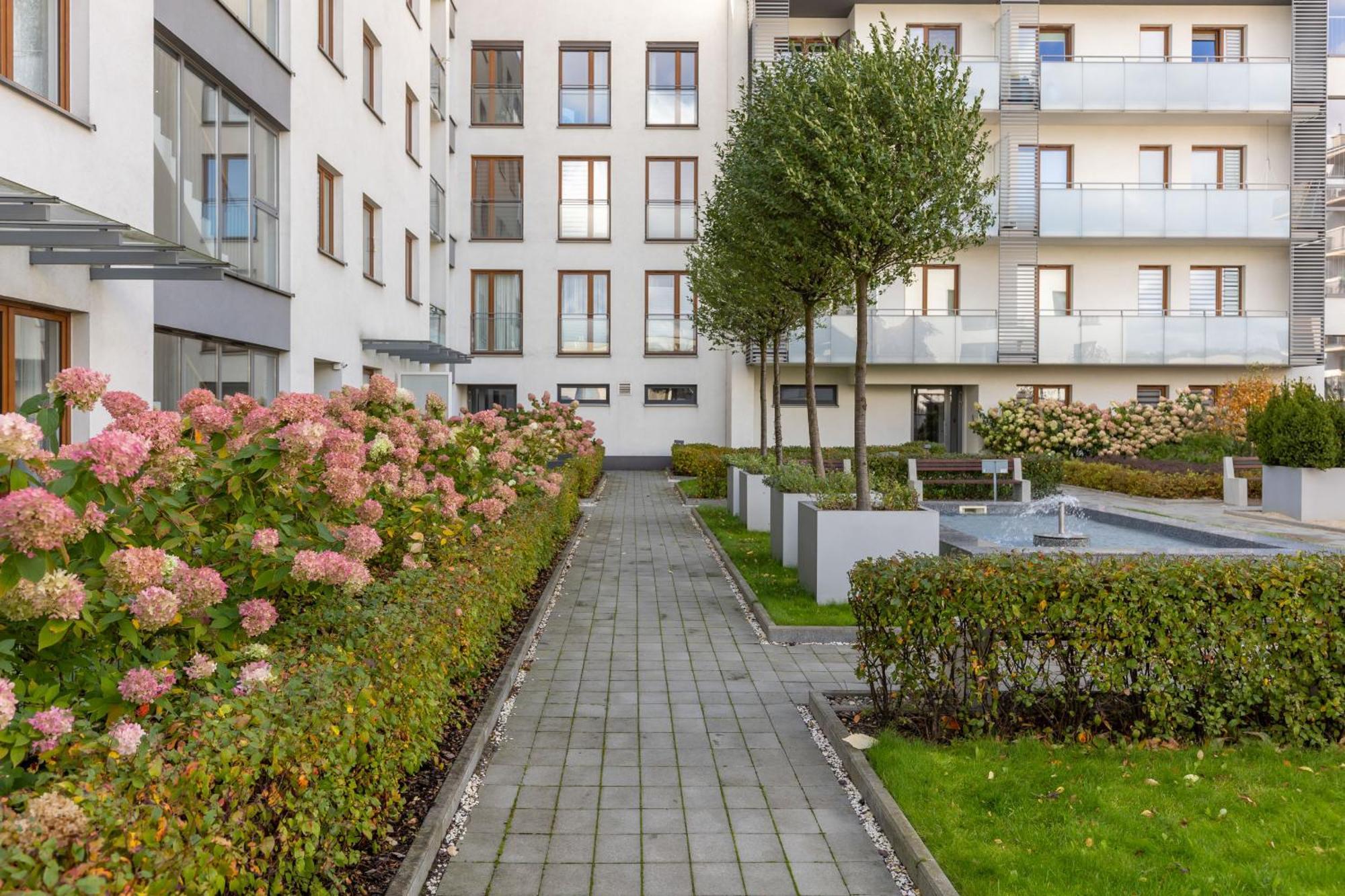 Appartamento Metro Kondratowicza With Parking By Renters Varsavia