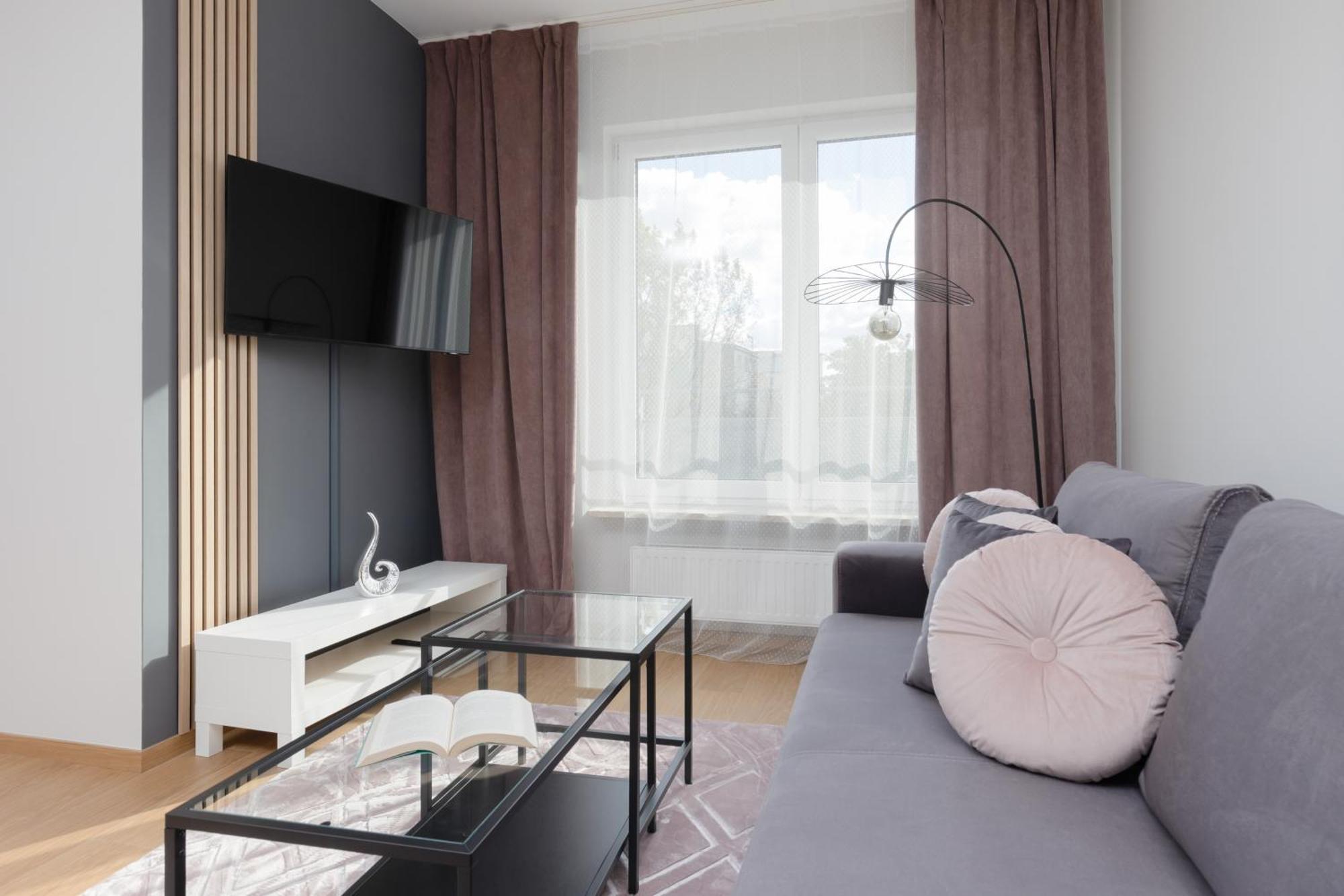 Metro Kondratowicza With Parking By Renters Appartamento *