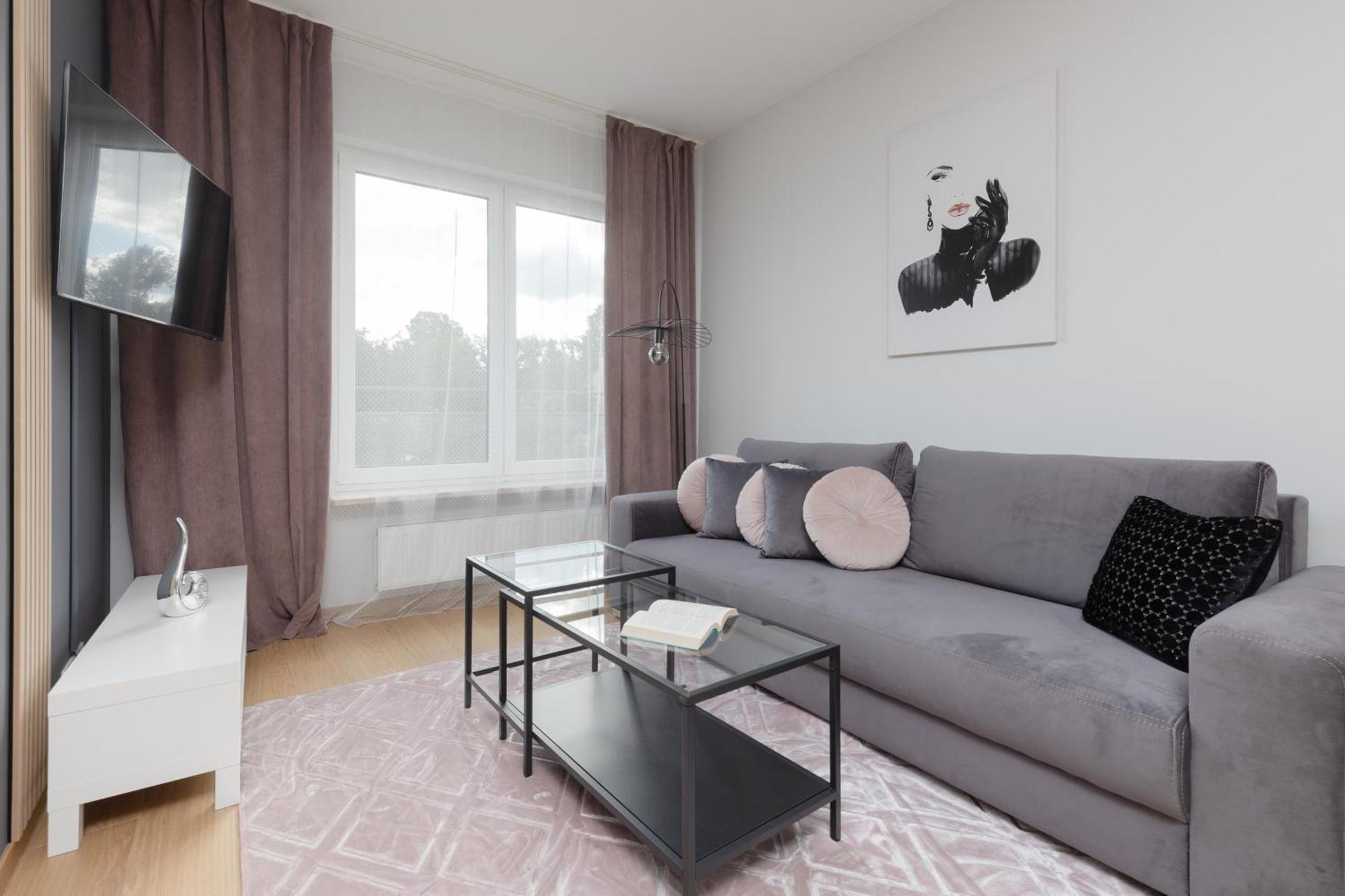 Metro Kondratowicza With Parking By Renters Appartamento